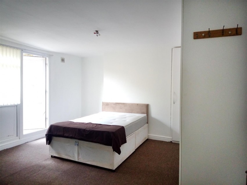Images for Hencroft Street South, Slough