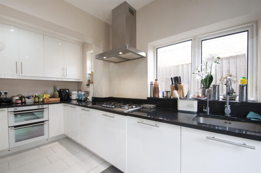 Images for Meadfield Avenue, Langley