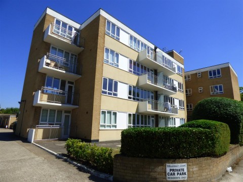 View Full Details for Wellesley Court, Bathurst  Walk, Iver