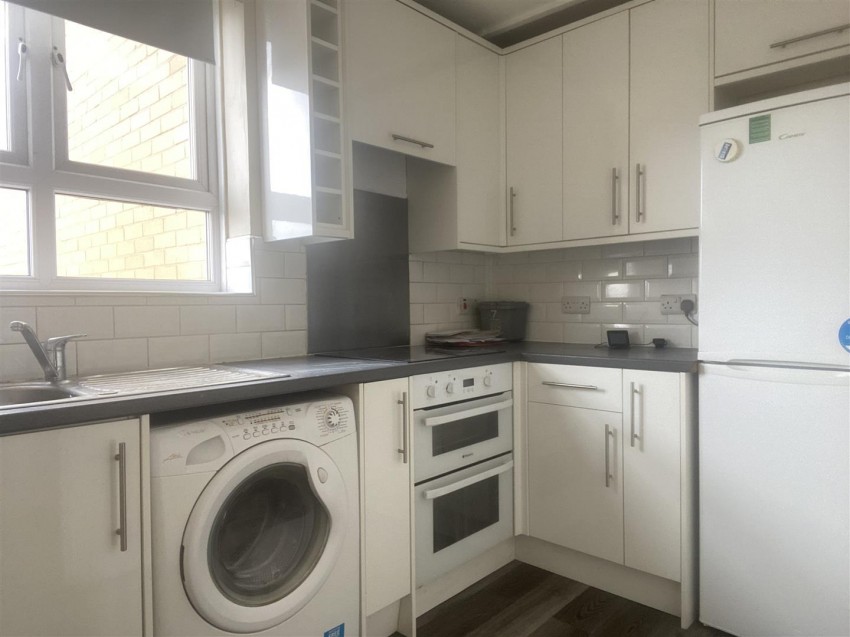 Images for Wellesley Court, Bathurst  Walk, Iver