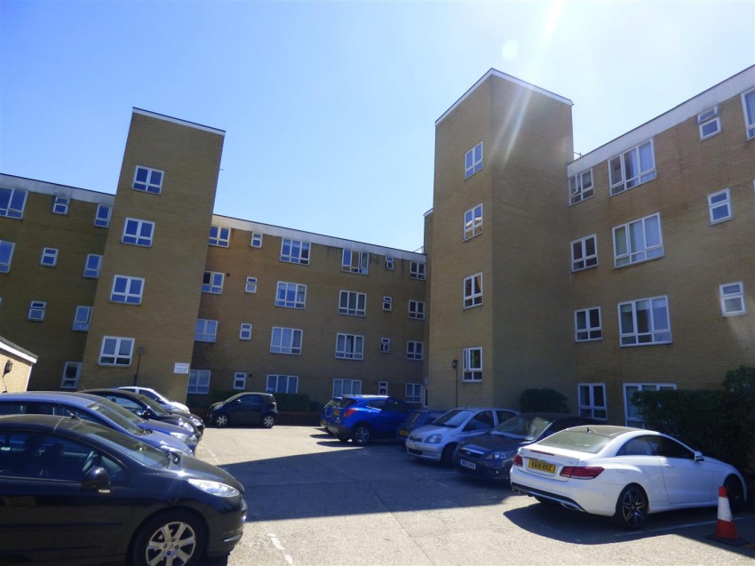 Images for Wellesley Court, Bathurst  Walk, Iver