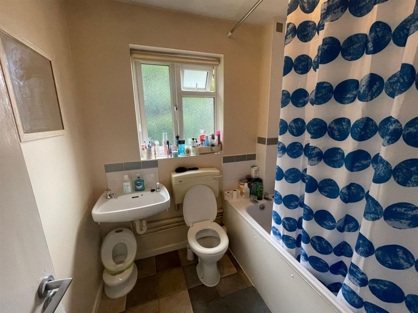 Images for Bates Close, George Green, Berkshire